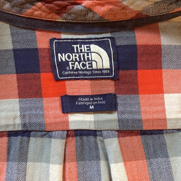 North Face size medium longsleeve button up. - Picture 3 of 6